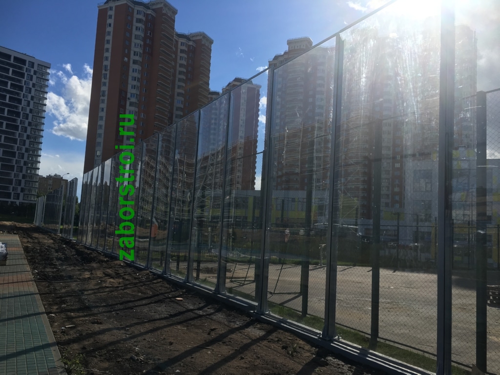 Прозрачный шумозащитный забор  в ЖК Нагорная на Электролитном пр. 16